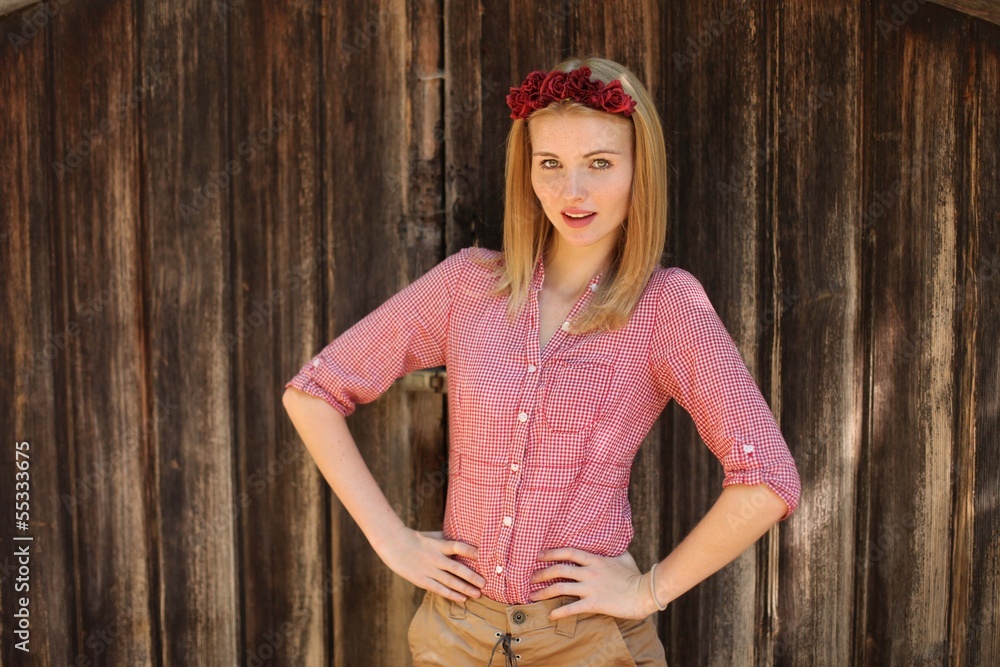 Fototapeta premium Hübsche Frau im Wiesn-Look