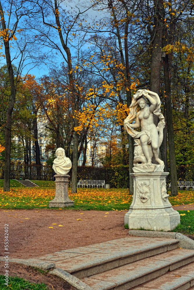 Obraz premium Autumn landscape Catherine park in Pushkin,