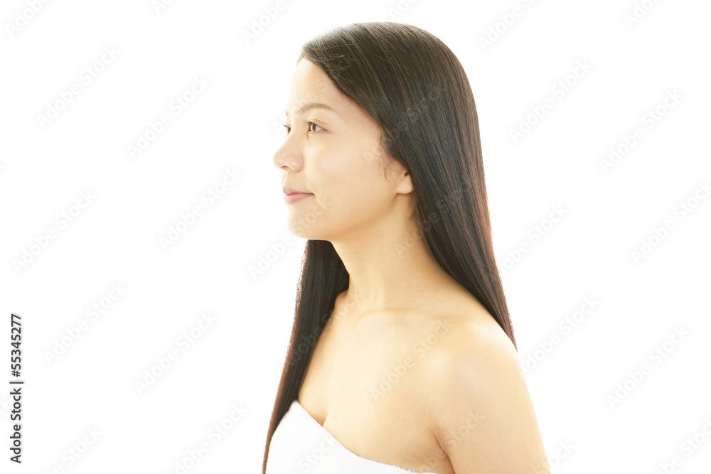 寛ぐ笑顔の女性 寛ぐ笑顔の女性