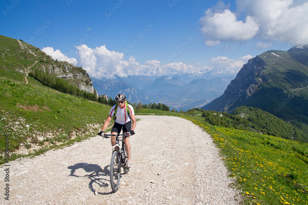 Mann, Mountainbike, Fahrrad, Monte Altissimo, Gardasee Stock Photo | Adobe  Stock