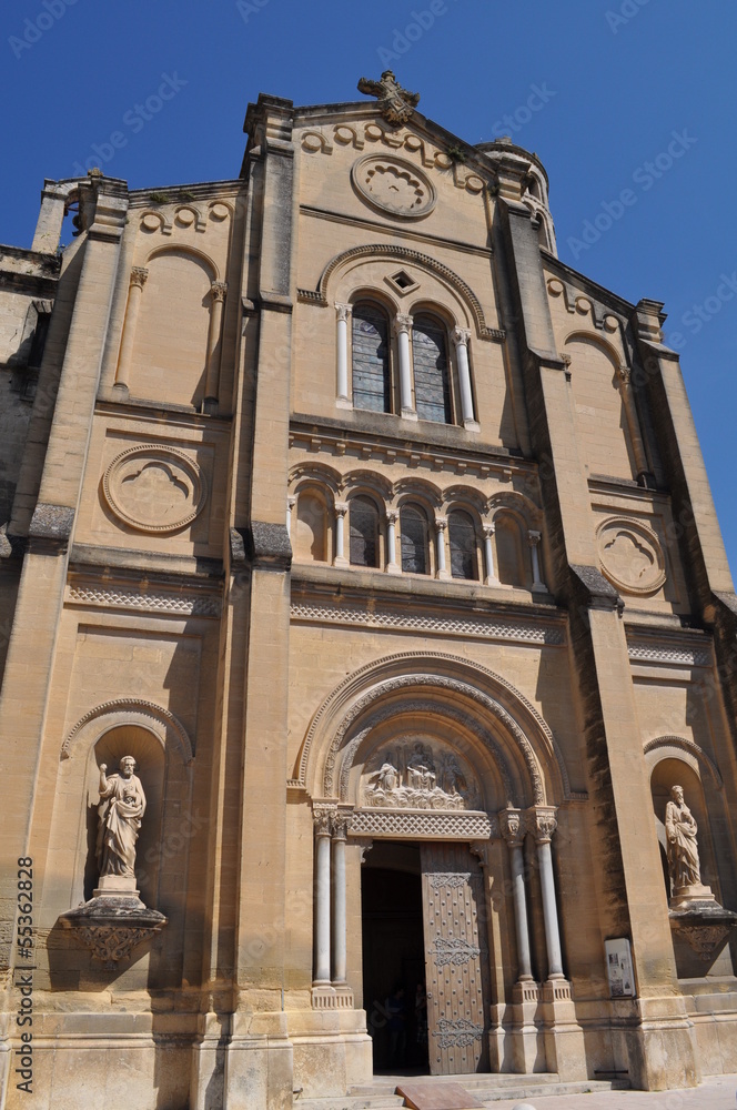 Façade et tympan de la cathédrale Saint-Théodorit d'Uzès