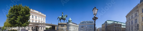 Albertina and Staatsoper in Vienna © travelwitness