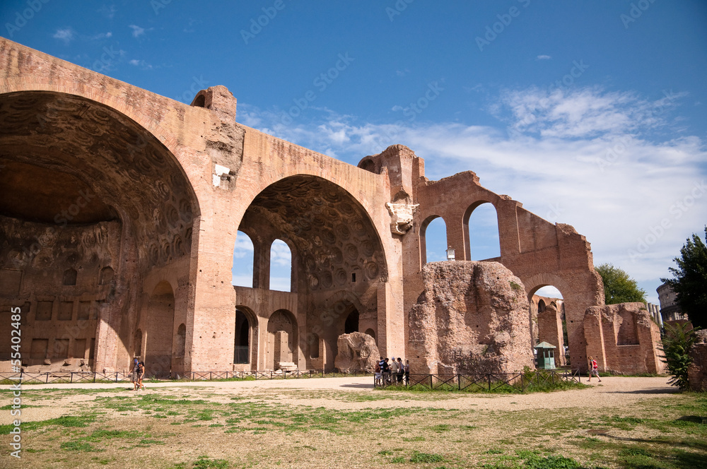 Obraz premium Basilica di Massenzio at Roman forum
