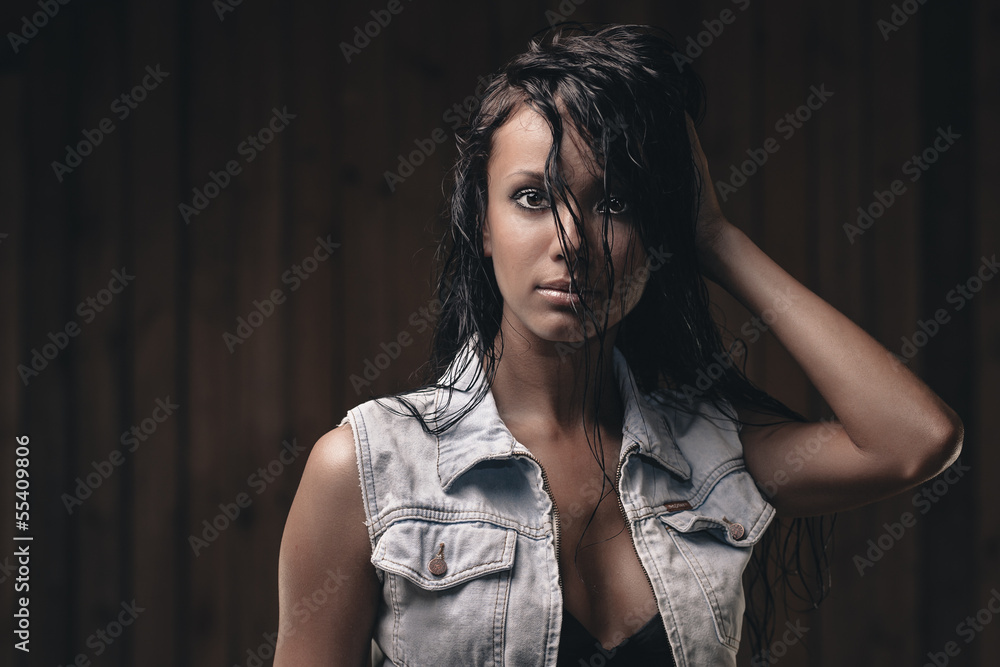 Fototapeta premium Fit gorgeous brunette