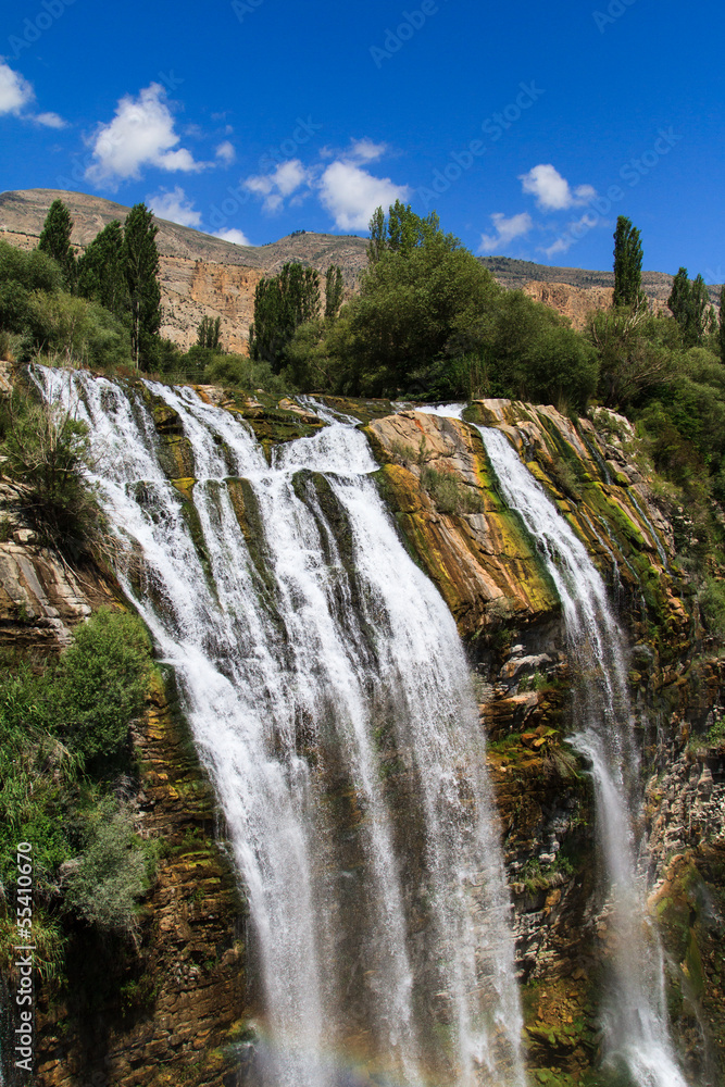 Obraz premium Waterfall on Clear Sky
