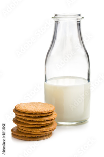 almond cookies with milk