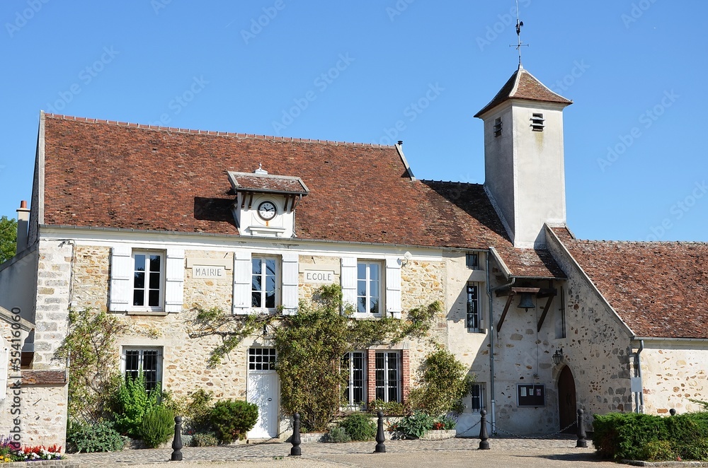 Eglise et Mairie de Hautefeuille en Seine-et-Marne