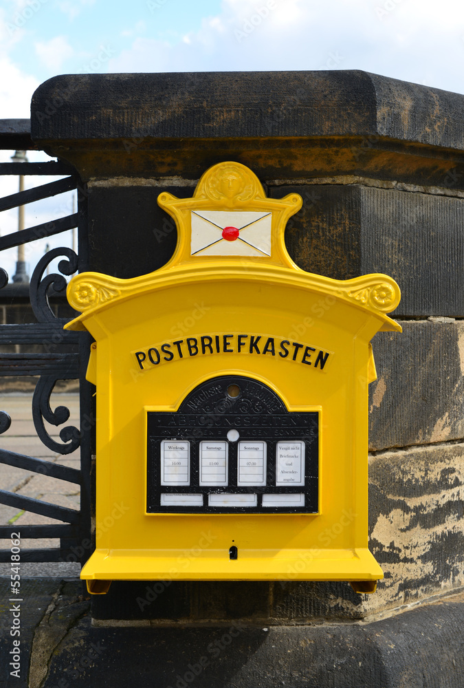 Alter Briefkasten - Postkasten Stock-Foto | Adobe Stock