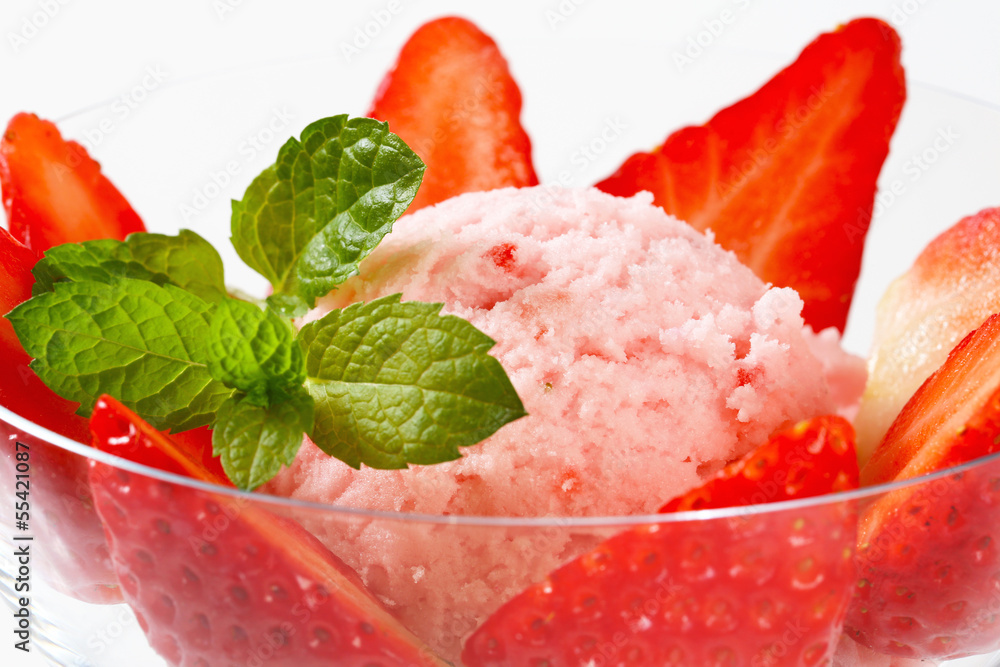 Ice cream with fresh strawberries Ice cream with fresh strawberries