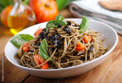 spaghetti al nero di seppia photo