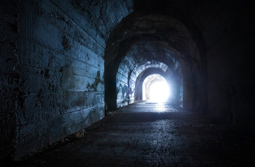Fotobehang Tunnel Blauw gloeiende uitgang verlaten tunnel  © evannovostro