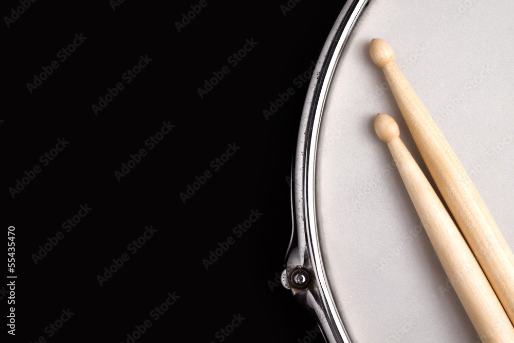 Snare drum and drumsticks - obrazy, fototapety, plakaty 