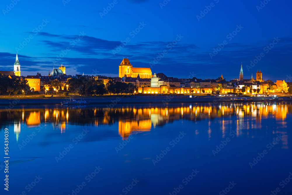 Obraz premium Torun old town at night reflected in the river, Poland