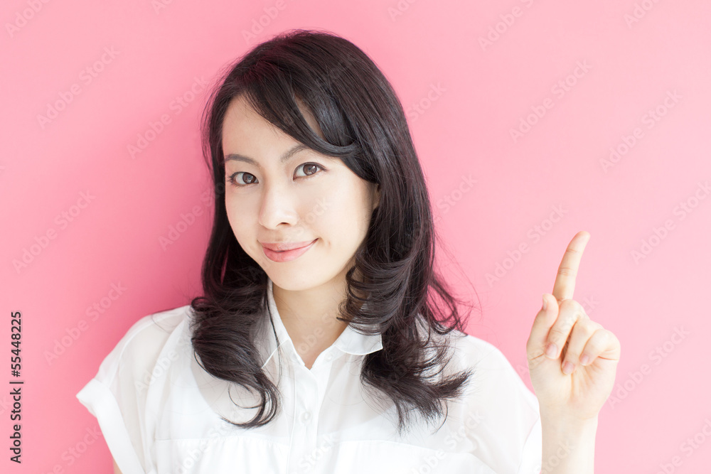 指差す女性 指差す女性