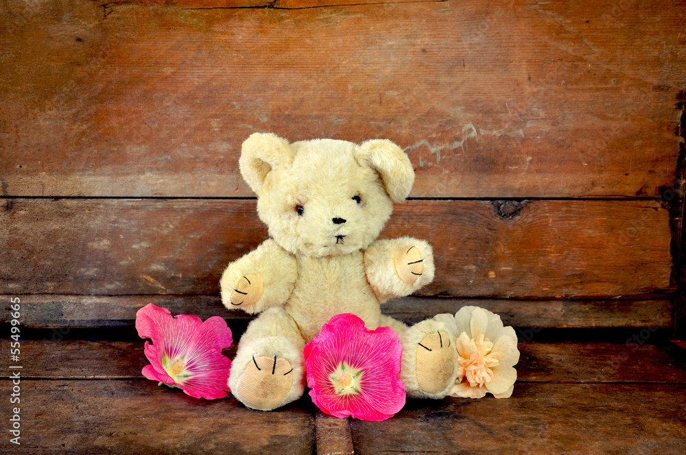 Obraz premium Teddy bear with flowers