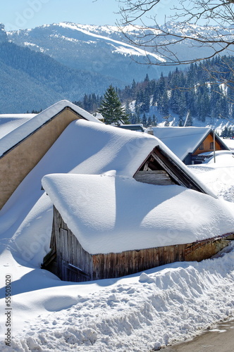 chalet sous la neige photo