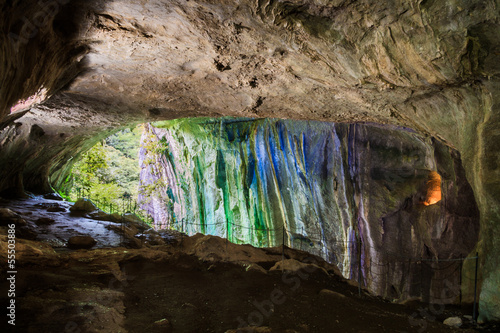 Arco iris en la cueva photo