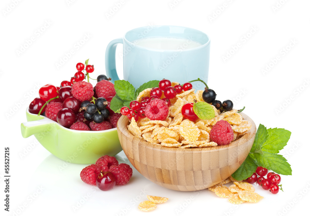 Fresh corn flakes with berries Fresh corn flakes with berries