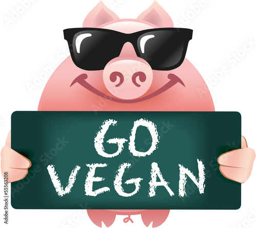 Schwein mit Sonnenbrille mit Schild GO VEGAN