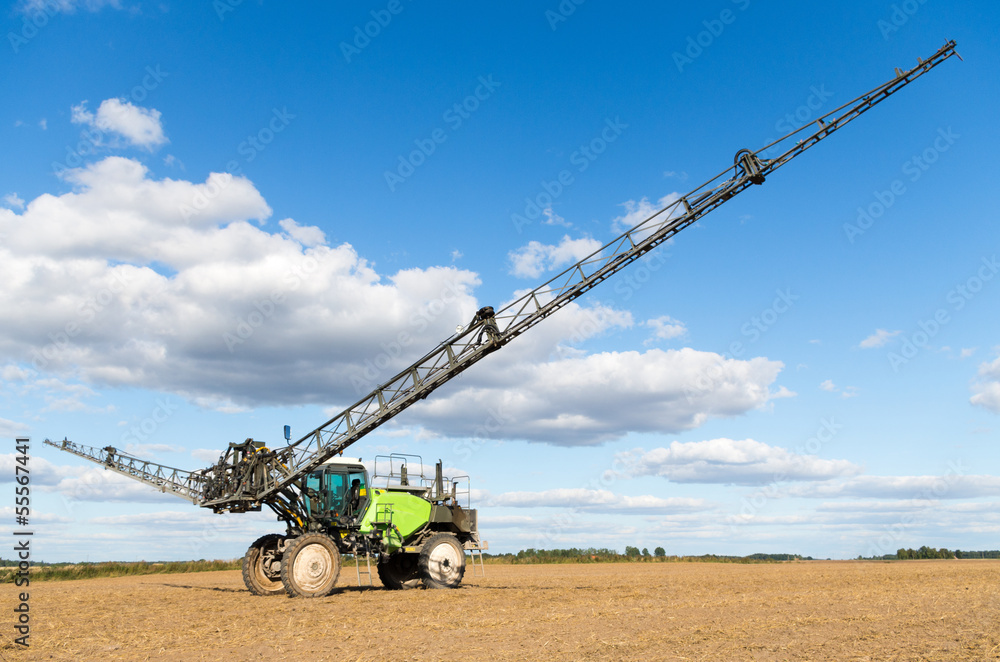 Obraz premium Self propelled sprayer in a Lithuanian field.