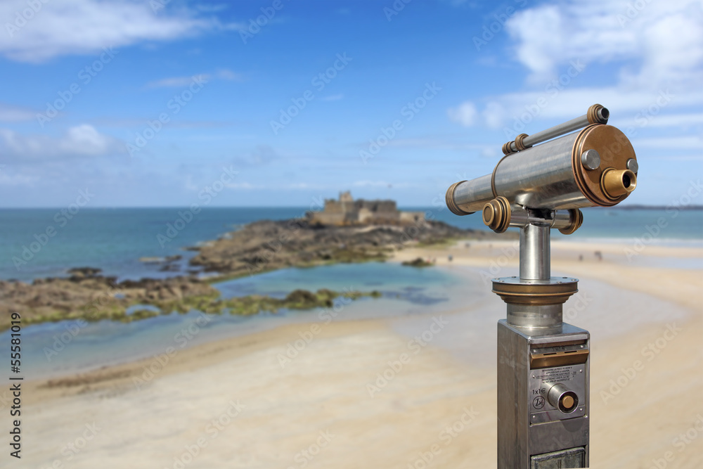 Fototapeta premium telescope in St Malo