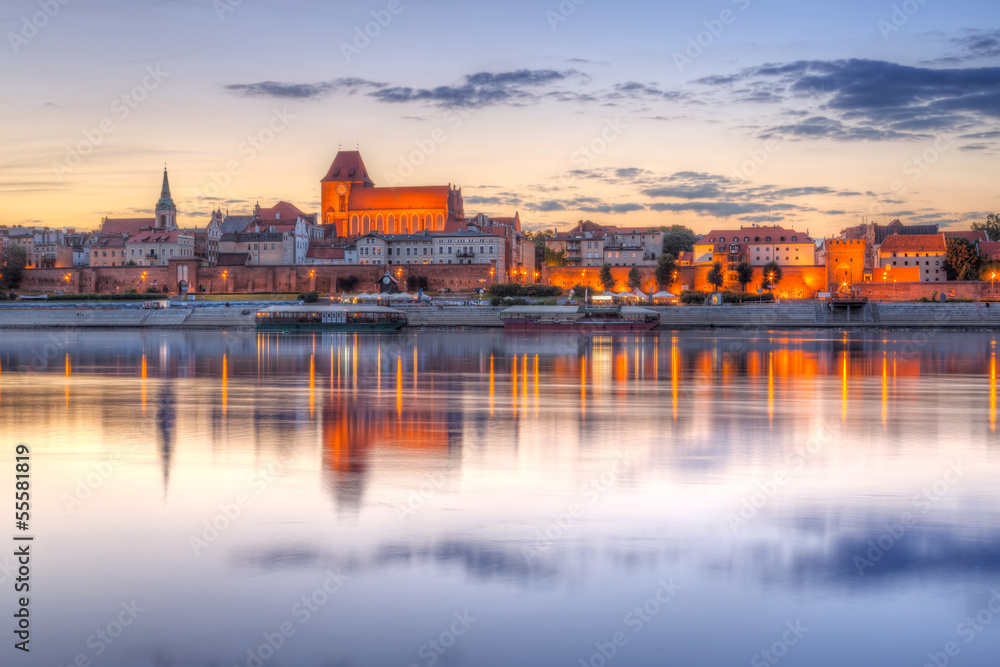 Obraz na płótnie Torun old town reflected in Vistula river at sunset, Poland w salonie