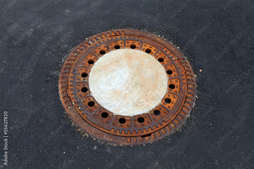 Gullideckel Stock-Foto | Adobe Stock