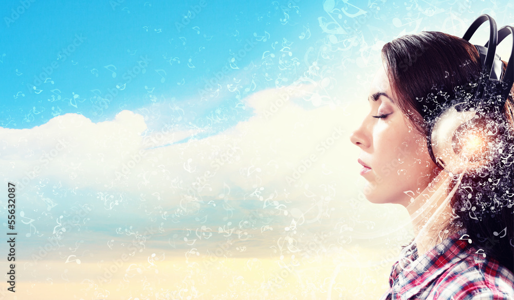 Obraz premium Young woman with headphones