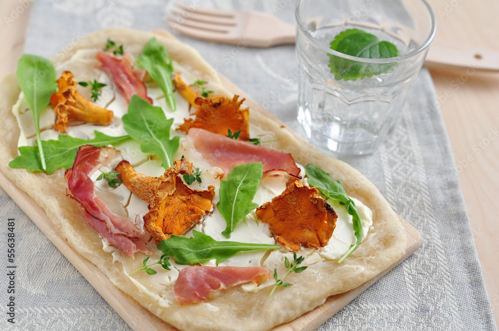 Eierschwammerl Flammkuchen Eierschwammerl Flammkuchen