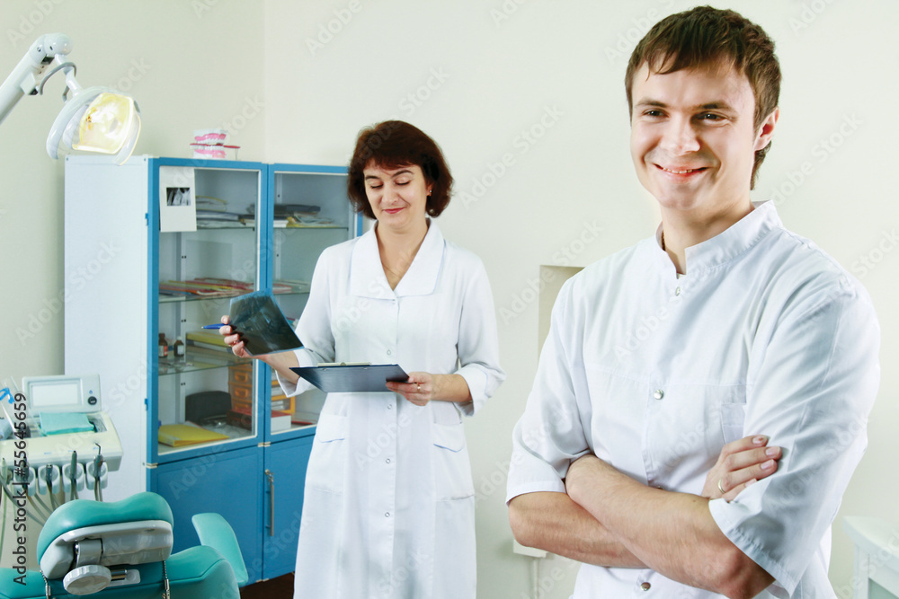 Obraz premium A medical doctors standing in dentist office