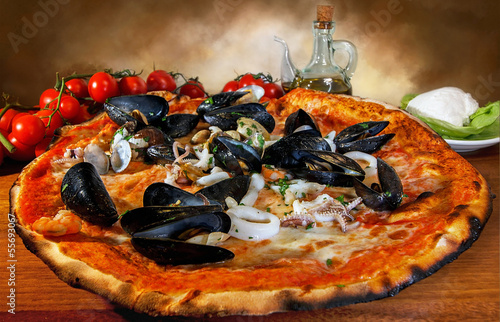 Pizza ai frutti di mare photo