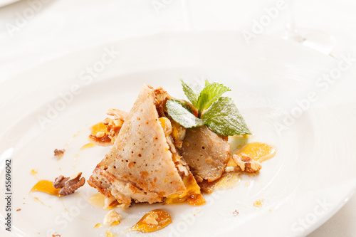 crepes with honey and walnuts