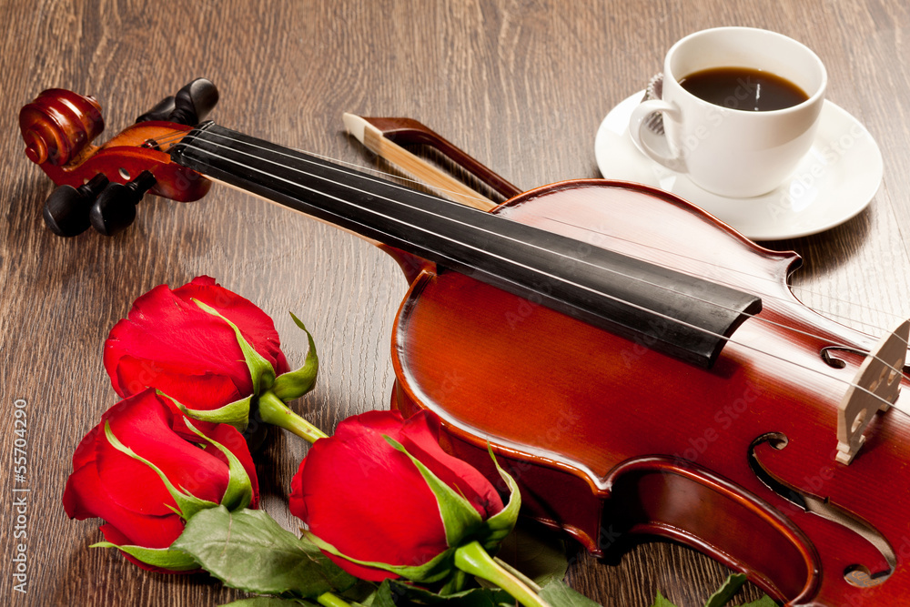 Fototapeta premium Red roses and a violin