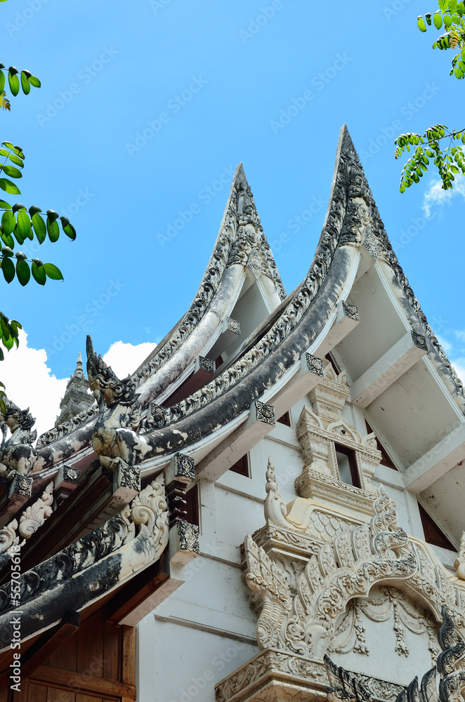 PHAYAO, THAILAND - AUGUST 10 : Wat Analyo building and sculpture