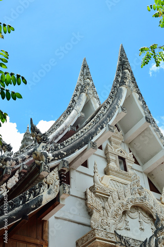 PHAYAO, THAILAND - AUGUST 10 : Wat Analyo building and sculpture