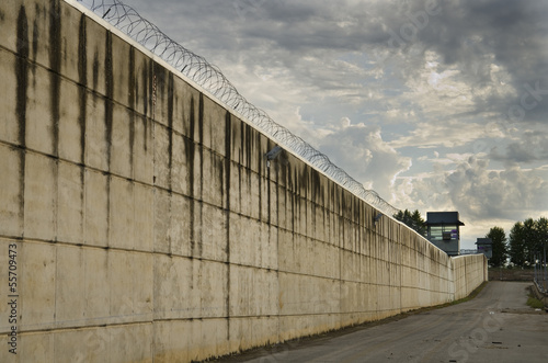 Принти на полотні Prison wall in cloudy day.