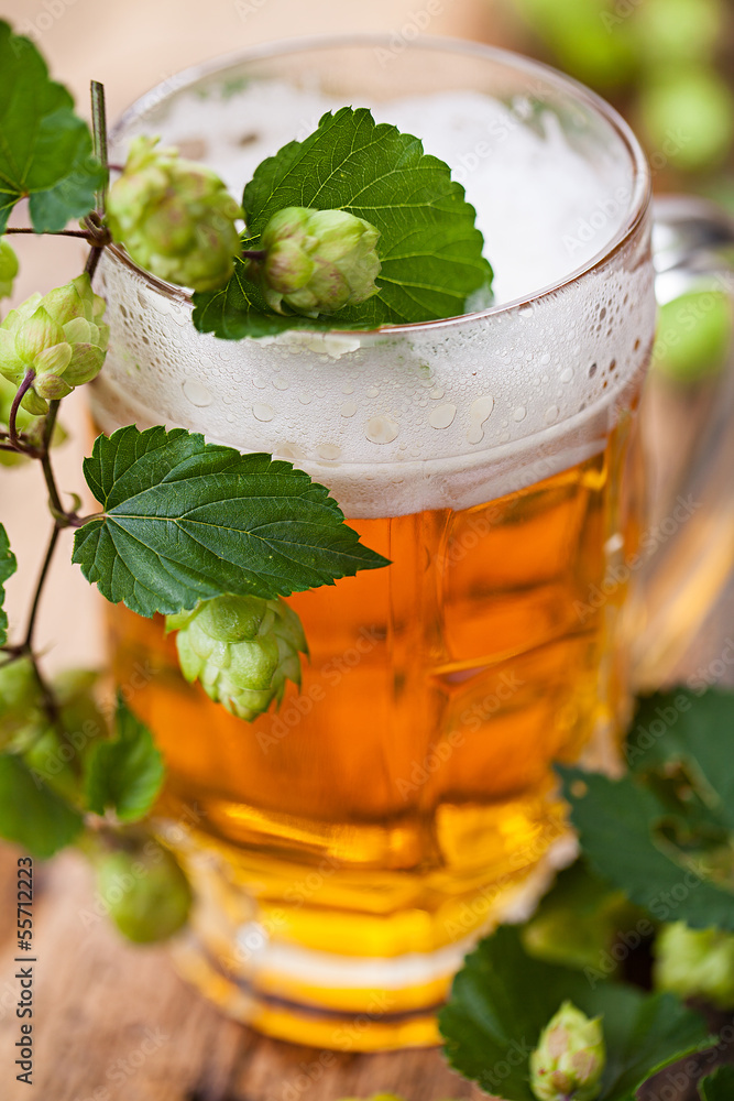 Eine Halbe mit Hopfen Eine Halbe mit Hopfen