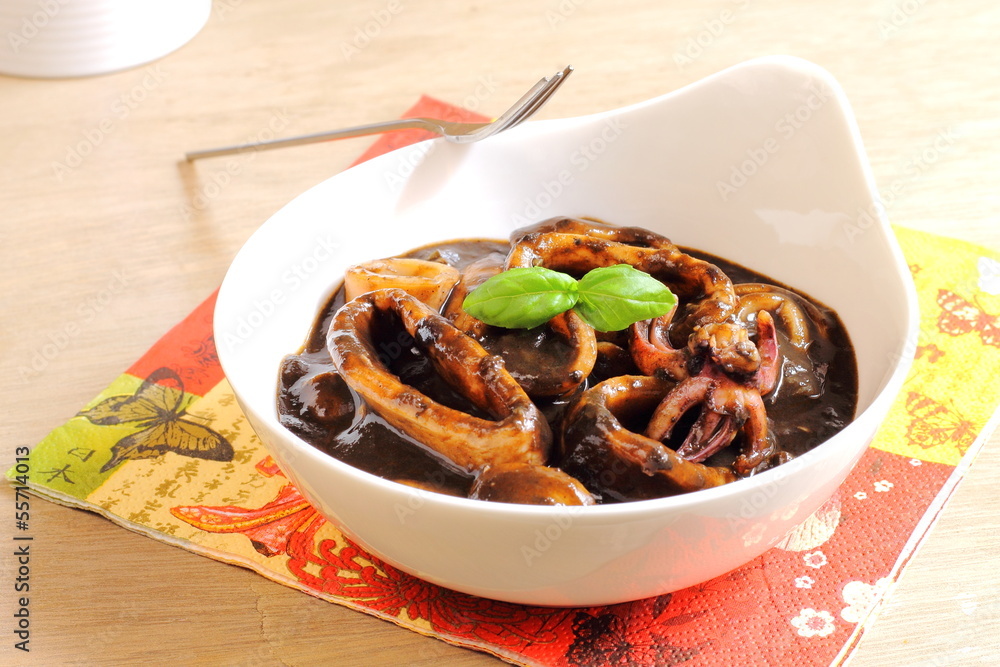 Calamares en su tinta. Squid in ink sauce Calamares en su tinta. Squid in ink sauce