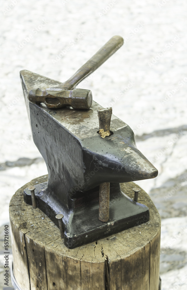 Anvil with hammer Anvil with hammer
