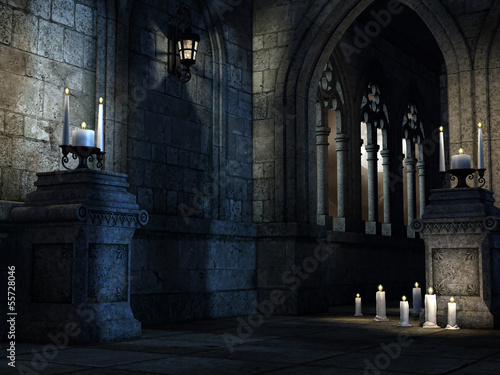 Wnętrze gotyckiego kościoła ze świecami