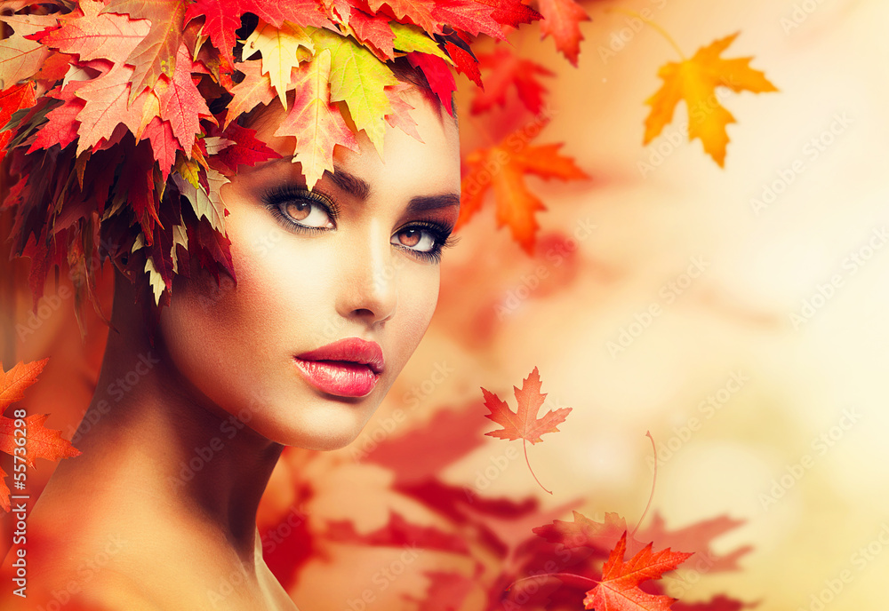Fototapeta premium Autumn Woman Portrait. Beauty Fashion Model Girl
