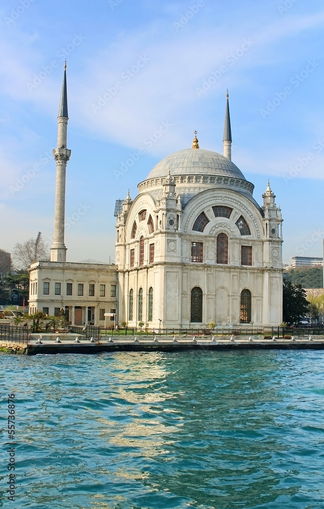 Naklejka premium Dolmabahce Mosque, Istanbul, Turkey