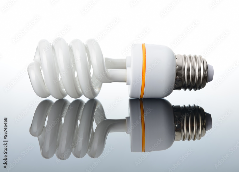 Energy saving light bulb with reflection