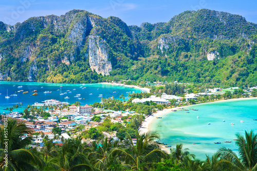 Платно View point at Phi-Phi island in Krabi province of Thailand