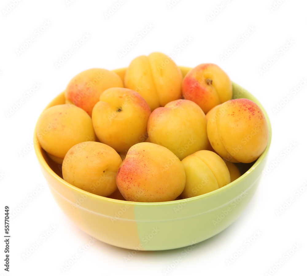 Apricots in a deep plate