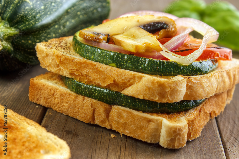 Toasted bread with grilled vegetables