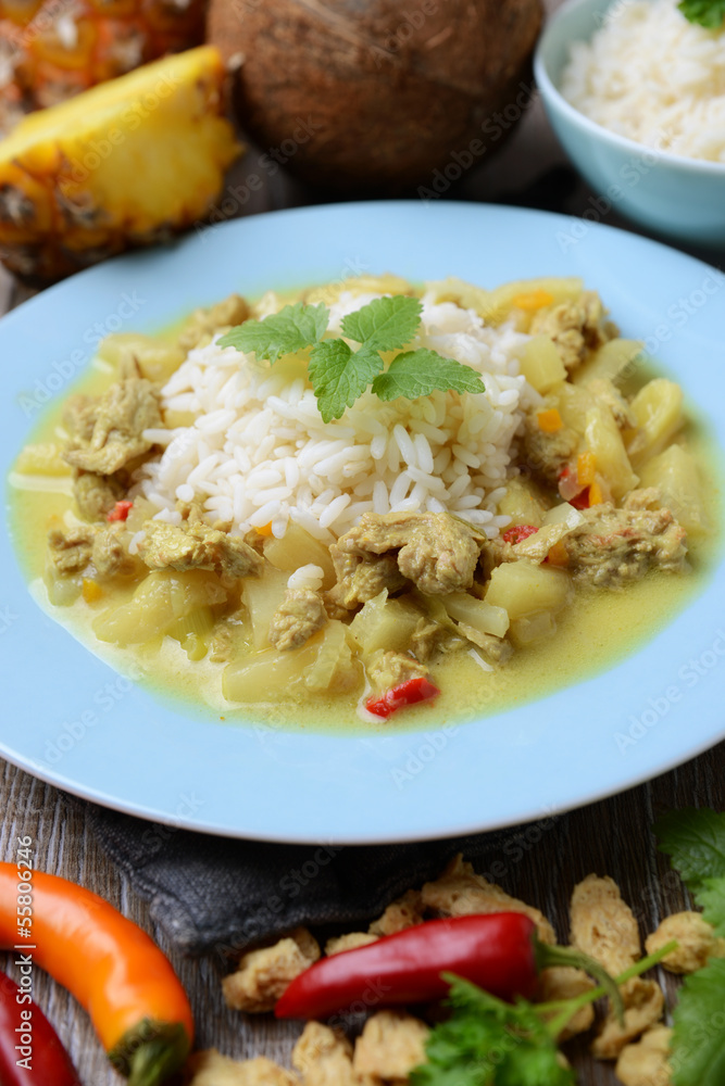 Cocos-Ananas-Curry mit Sojafleisch Cocos-Ananas-Curry mit Sojafleisch