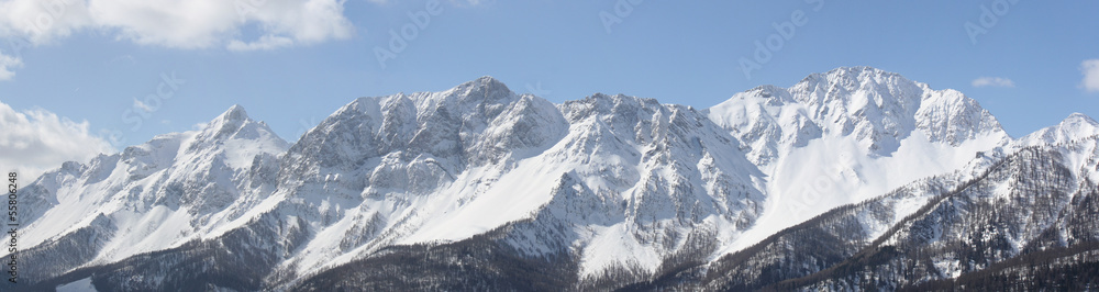 Obraz premium Panoramiczny widok na dolinę Susa zimą (Bardonecchia Włochy)