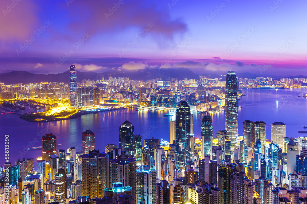 Naklejka premium Hong Kong skyline at dawn