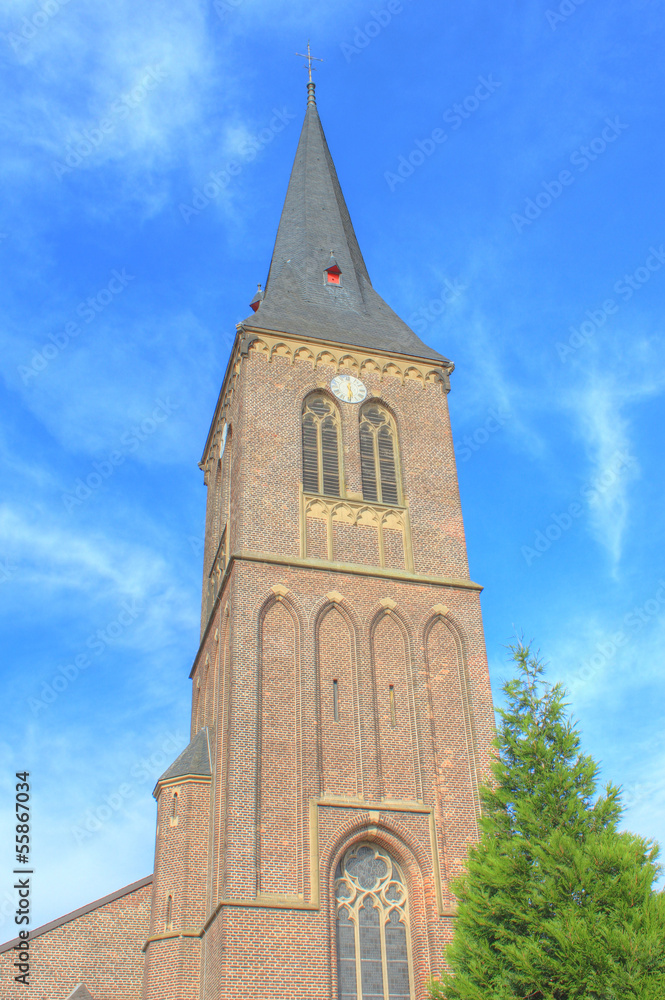 St. Ulrich Kirche Alpen (HDR)